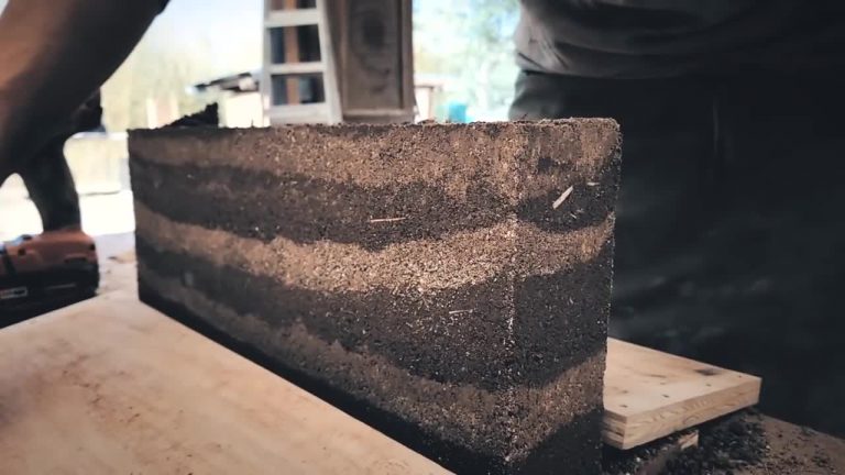 Building with Earth Rammed earth